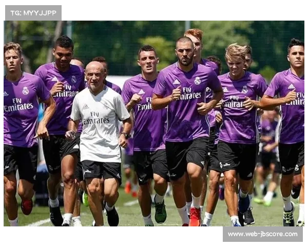 皇马教练团队年轻化受质疑，平图斯未被重用影响体能储备